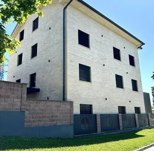 Moste 2 - Free Parking & Pool, Ev Station *