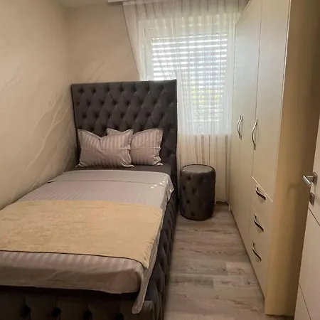 Apartament Moste 2 - Free Parking & Pool, Ev Station Lublana