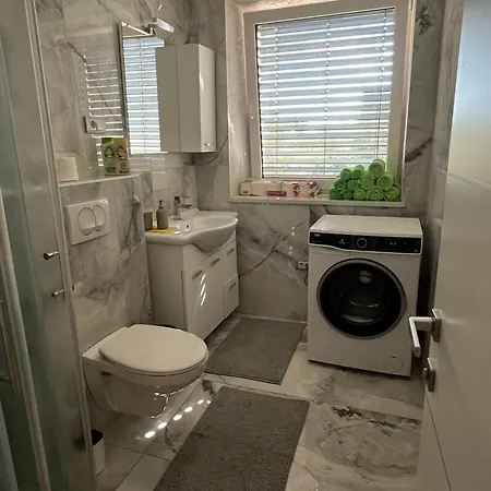 Apartament Moste 2 - Free Parking & Pool, Ev Station
